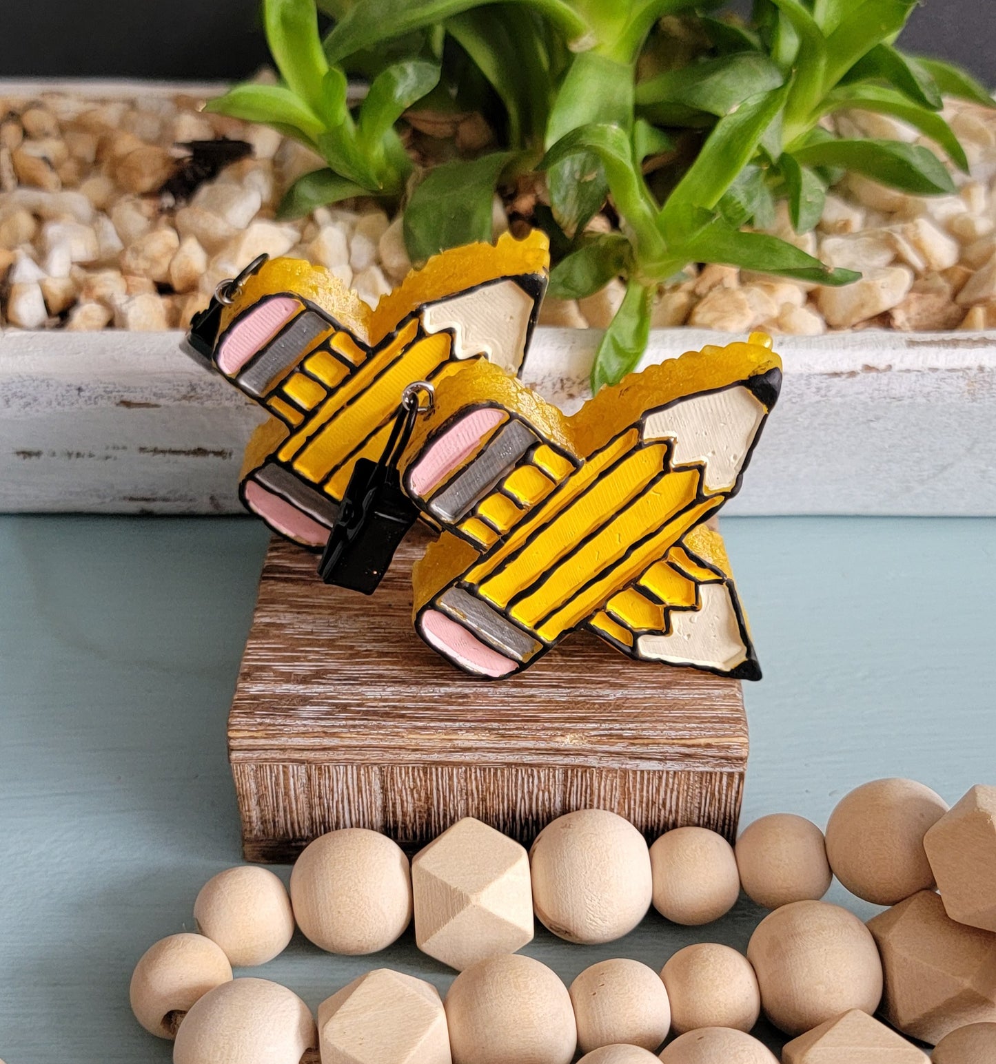 Pencil vent clips