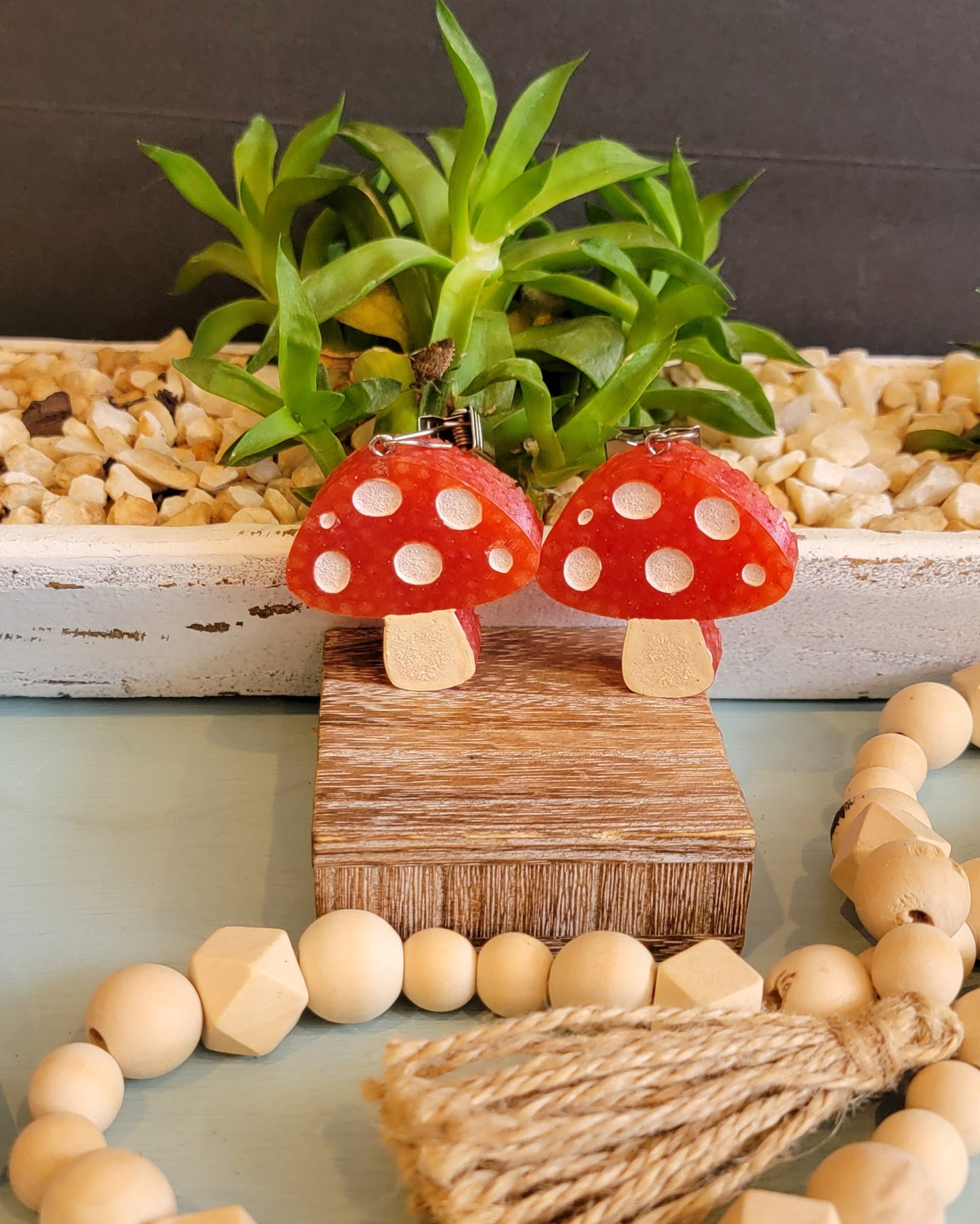 Mushroom vent clips