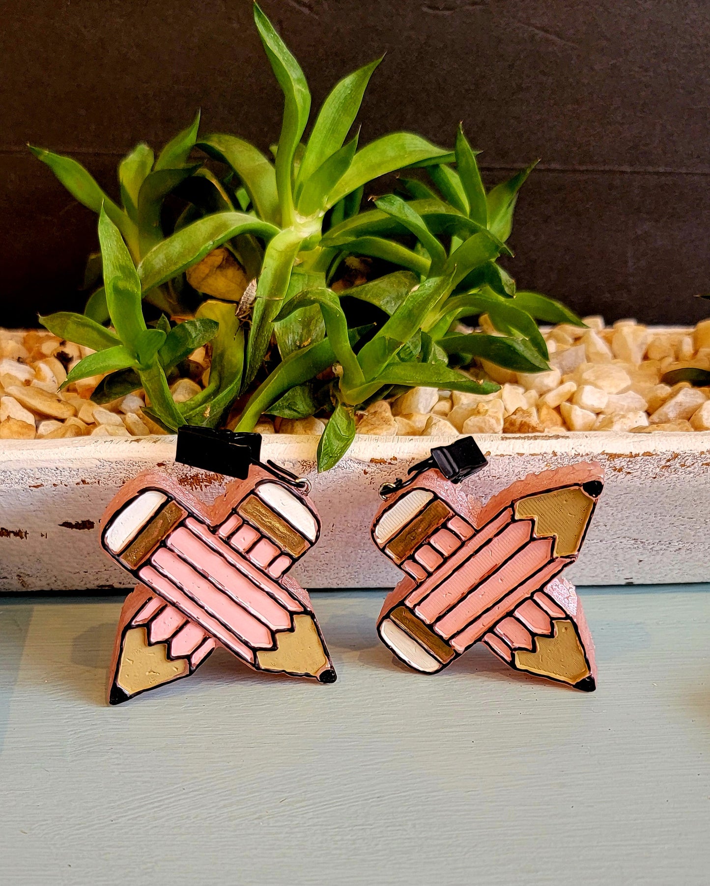 Pencil vent clips