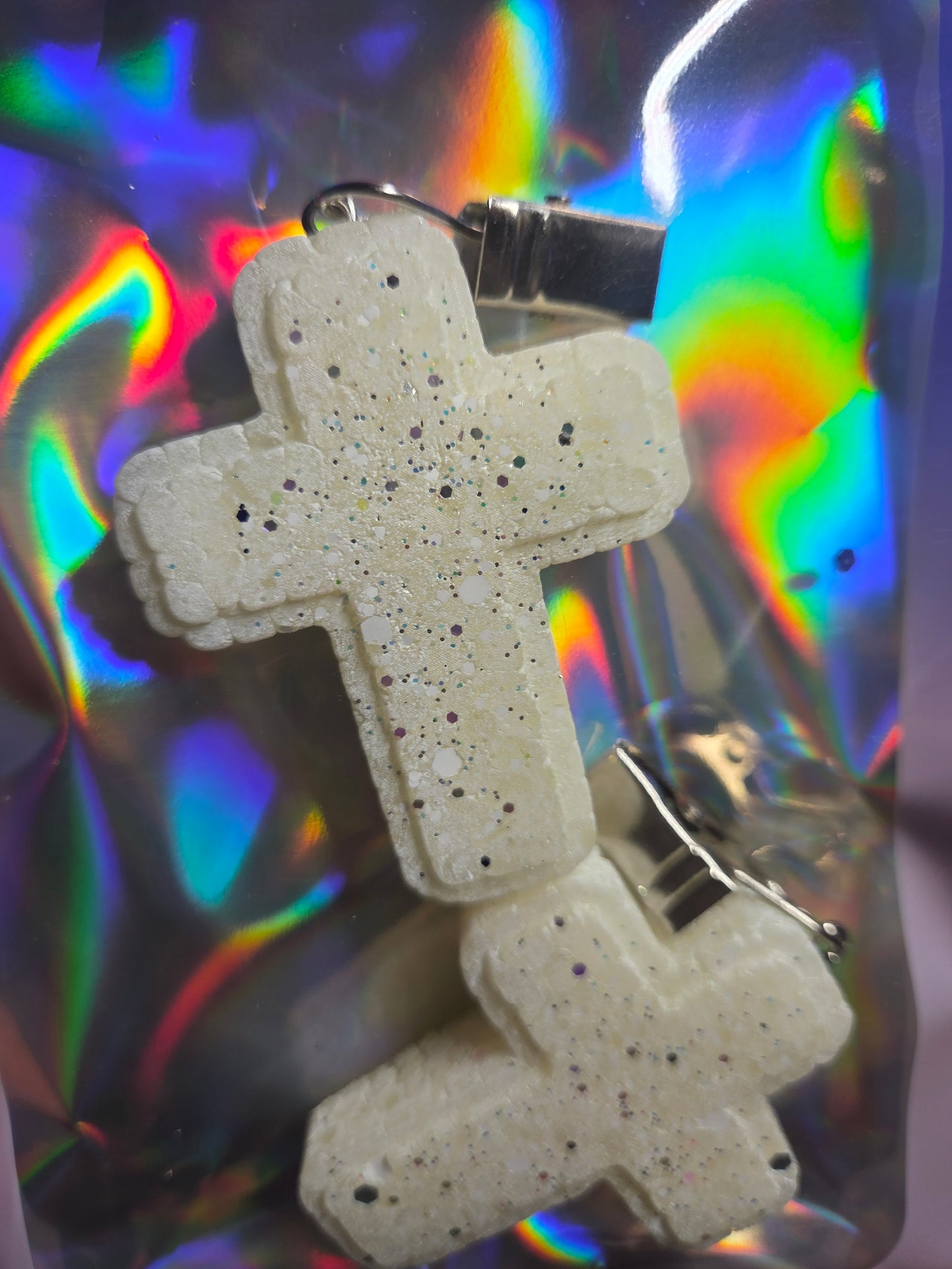Cross vent clips