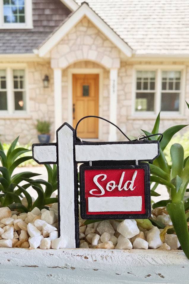 Sold house sign