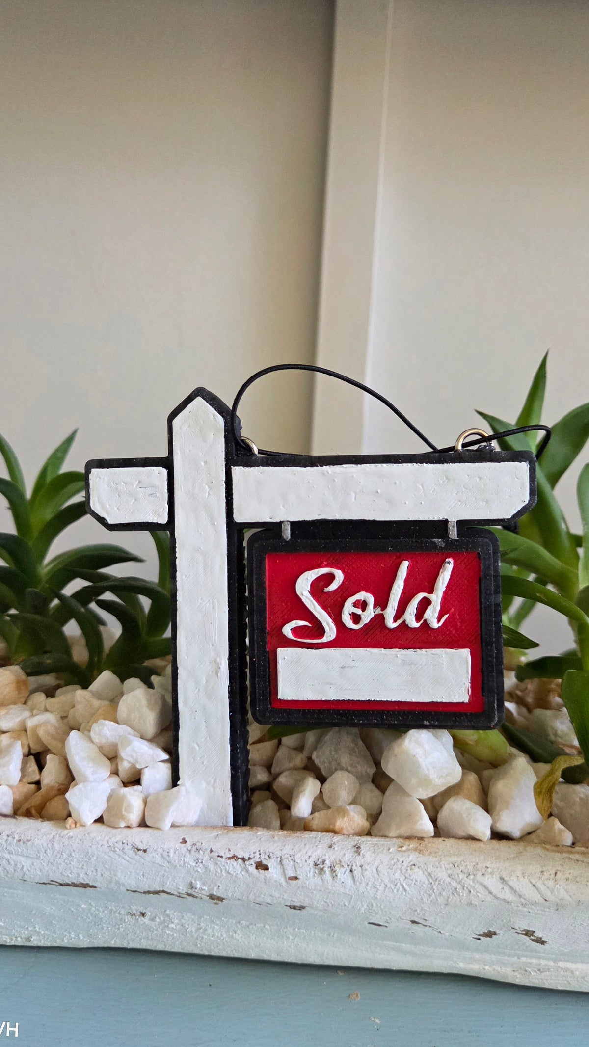 Sold house sign